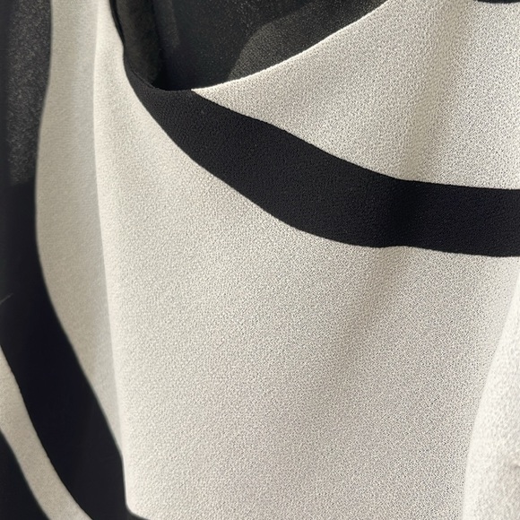 Light weight lined top - Picture 8 of 8